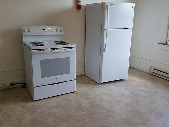 3rd image of 39 E Main St APT 4