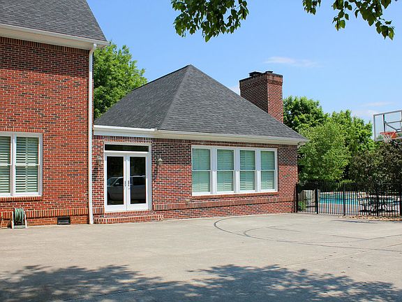 3rd image of 1724 Emerson Park Dr