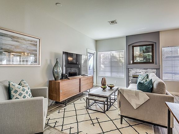 4th image of 1900 N Torrey Pines Dr Unit 134