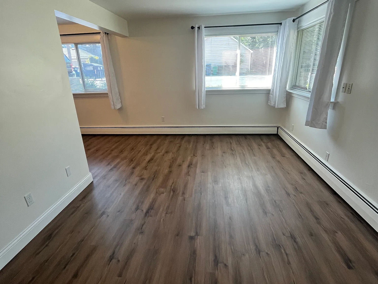 Studio, 350 sqft, $1,075 — Photo 4