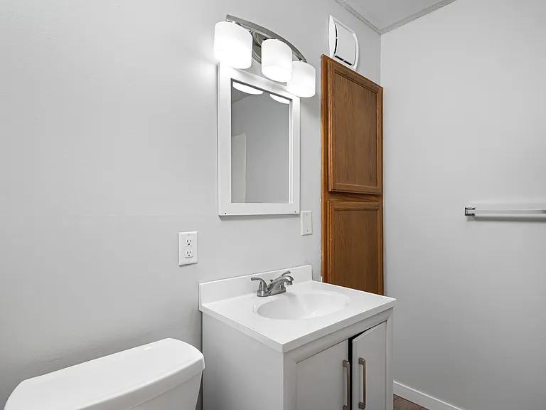 529 Oxford St #1 — Photo 8