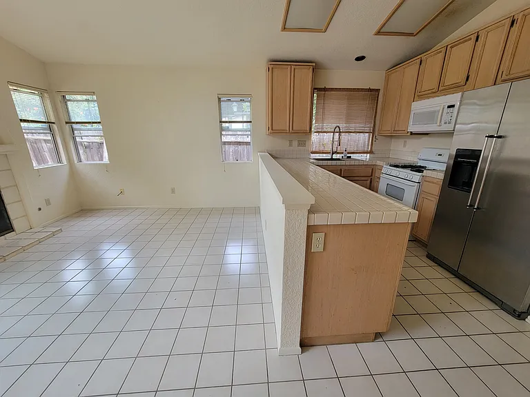 8040 Los Sabalos St — Photo 7