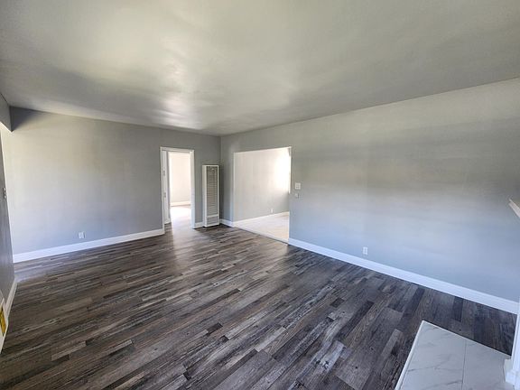 5th image of 4939 Riverton Ave