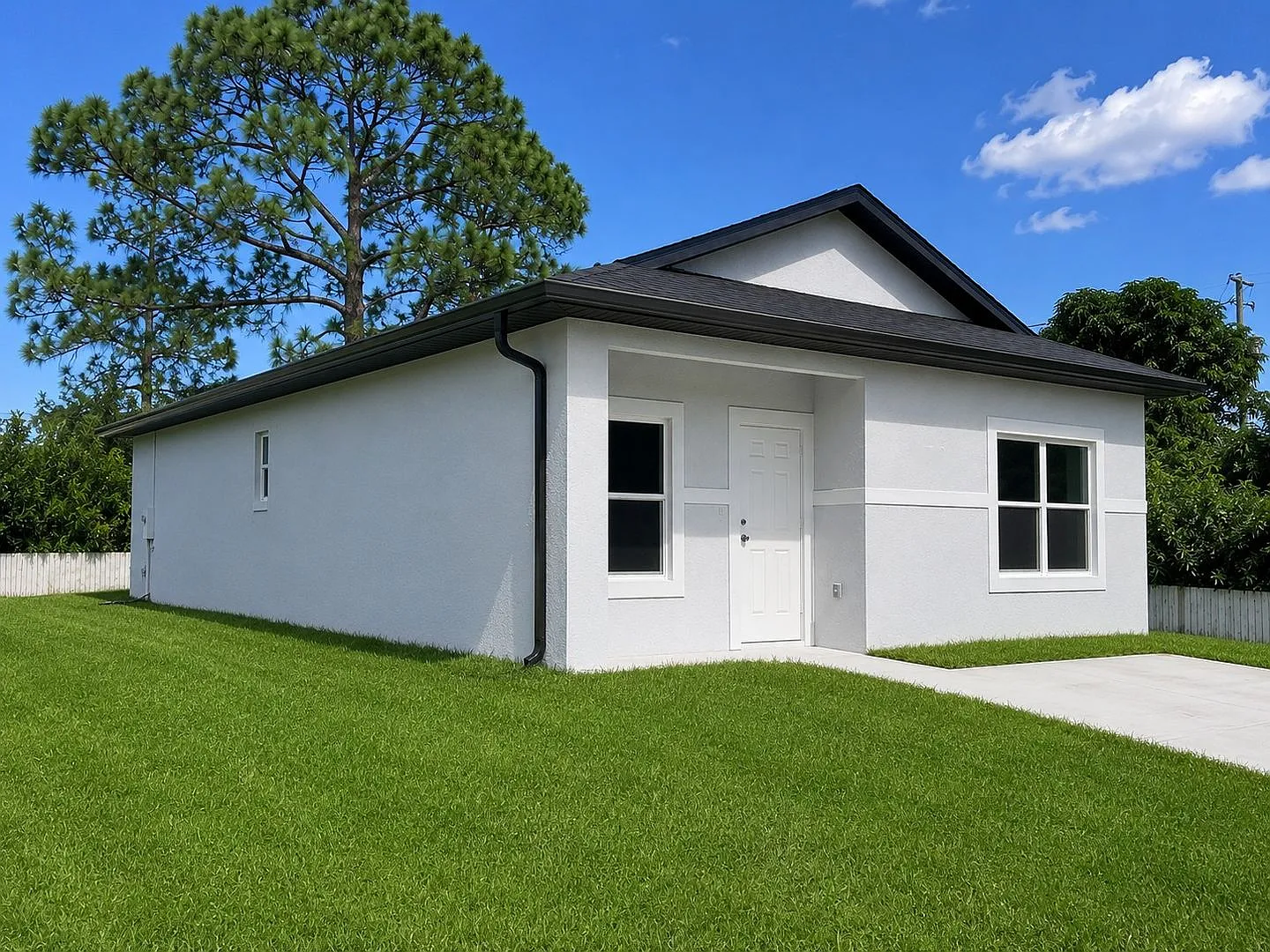 Brand New 2 Bed- 2 Bath Pet-Friendly Retreat In Desirable Lake Placid! — Photo 2