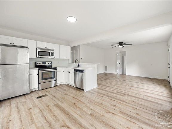 3rd image of 206 Charleston Dr