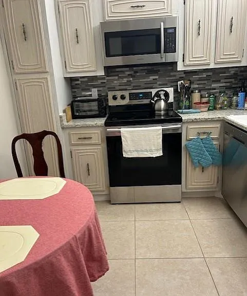 2801 Somerset Dr #209 — Photo 8
