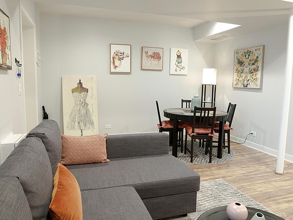 3rd image of 2736 W Melrose St #B