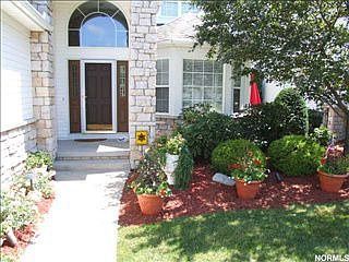1st image of 429 W Glengary Cir