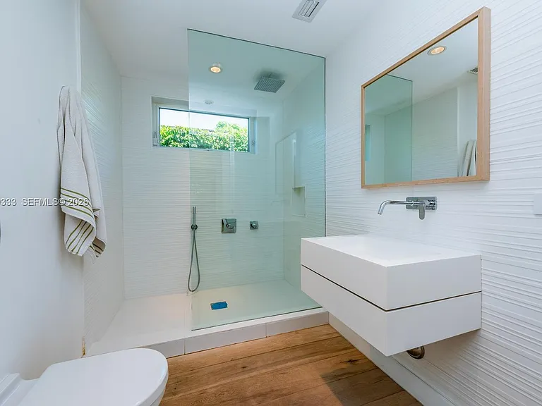 575 W 50th St — Photo 37