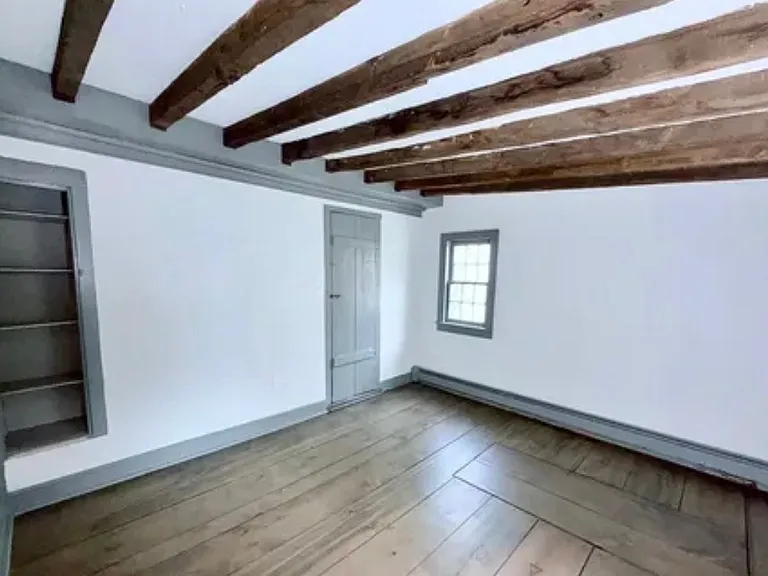 102 E Union St — Photo 12