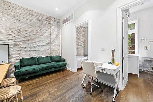 Rented by Compass | media 12