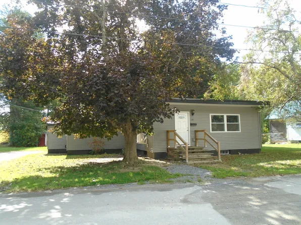 33 Highland Avenue, Newport, ME 04953