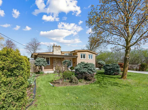 517 Pinegrove Rd, Oakville, ON L6K 2C2