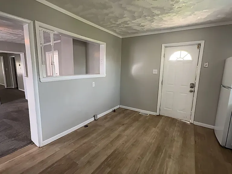 1521 & 1521 1/2 E Kirby Ave (AARC Management, LLC) — Photo 6