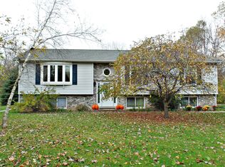 987 S Main St, Saukville, WI 53080
