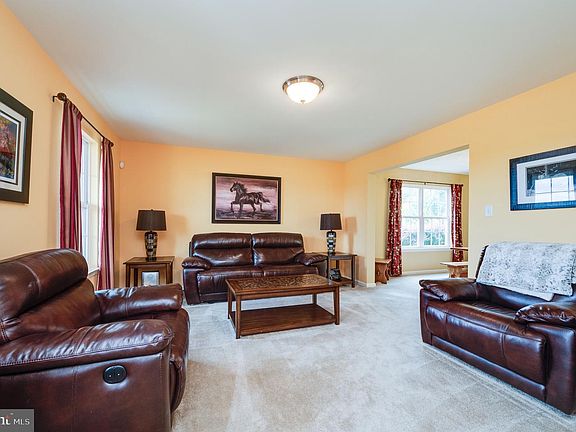 4th image of 389 Eagleview Dr