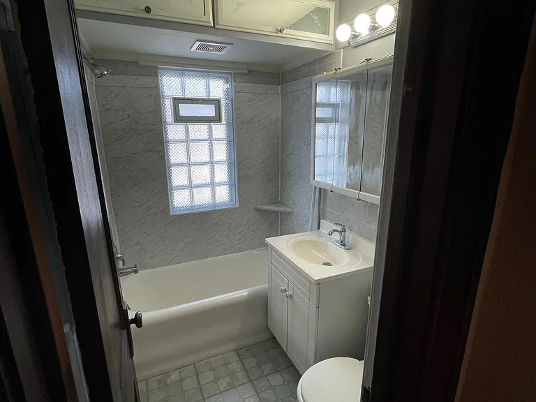 400 S Washington Ave — Photo 7