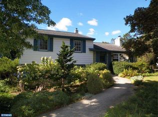 44 N Hilltop Dr, Southampton, PA