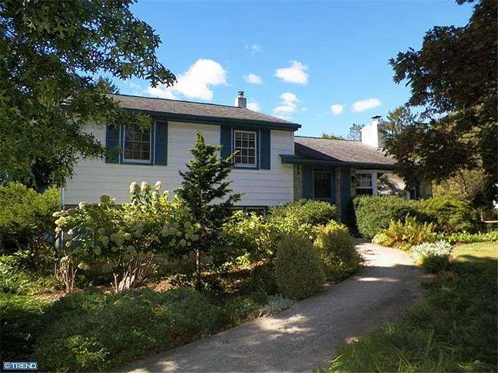 44 N Hilltop Dr photo 1