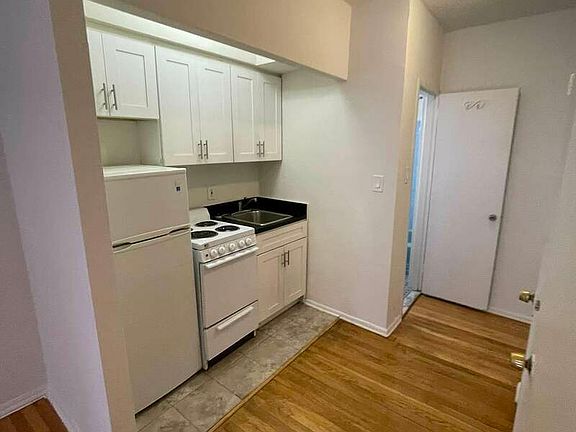 5th image of 245 E 72nd St APT 1B