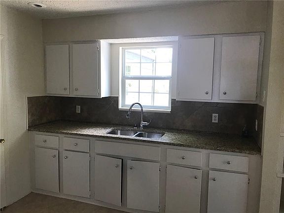5th image of 3631 Kellogg Ave