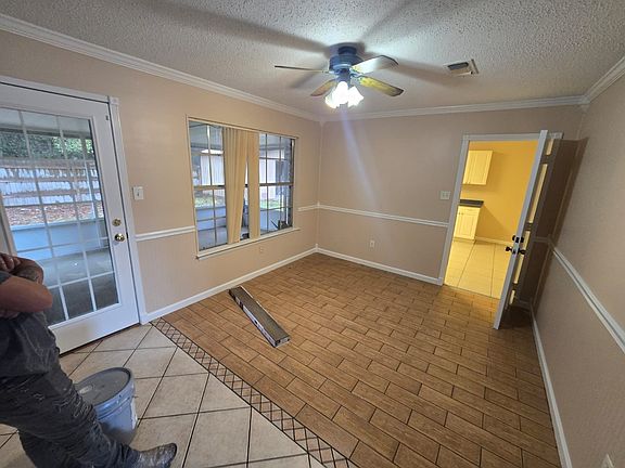 4th image of 34 Pembrook Cir