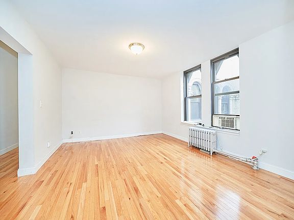 5th image of 900 Riverside Dr APT 6B