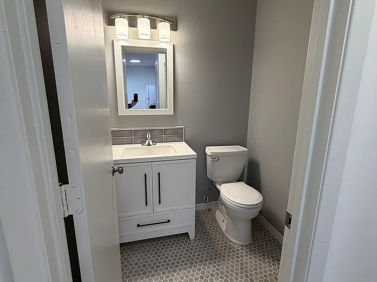 4870 Grenwich Trl N — Photo 22