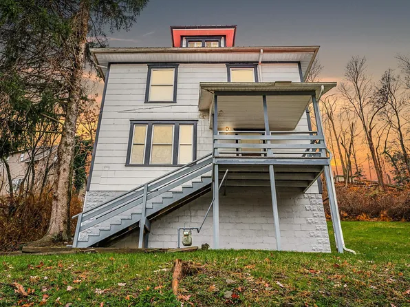 1280 Hillside Dr, Fairmont, WV 26554