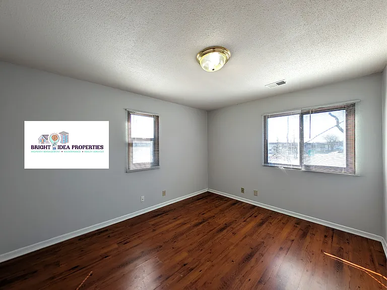 5940 E River Rd #9 — Photo 4