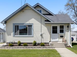 422 S Hine Ave, Waukesha, WI 53188