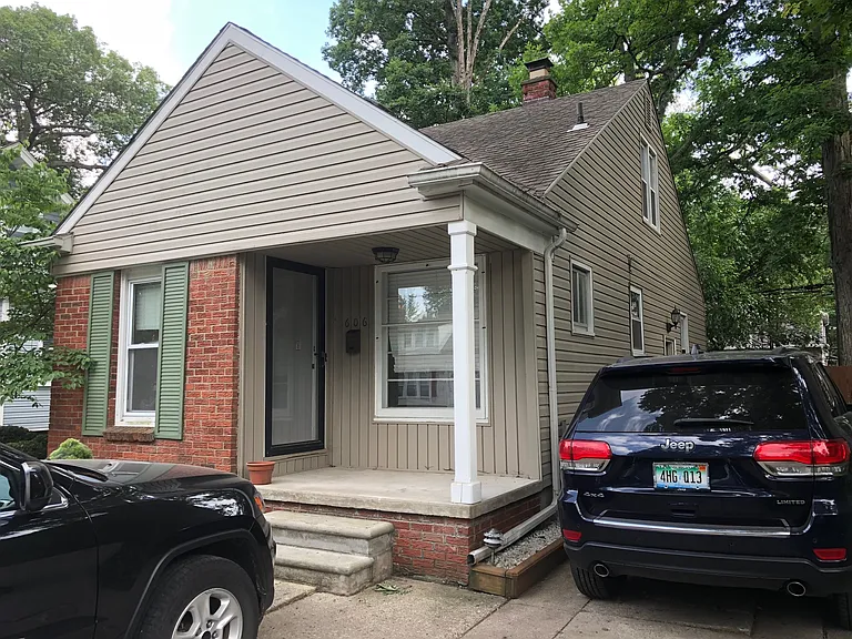 606 Gardenia Ave — Photo 2
