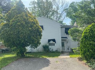 10 Berkshire Rd, Sicklerville, NJ 08081