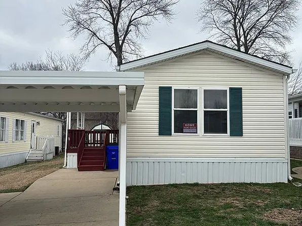 306 Lazy Acres Ln, Belton, MO 64012