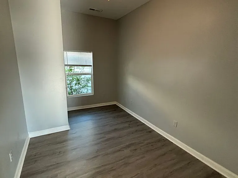 503 W Hovey St — Photo 15