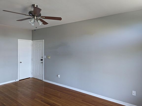 5th image of 2209 Hancock Dr APT 9