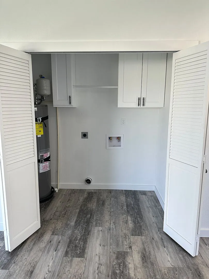 Completely Remodeled 4 Bedroom 2 Bath Home for Rent W/ 30x30 Shop!! — Photo 4