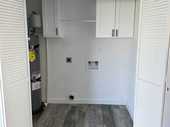 4th image of 803 N Vista Dr