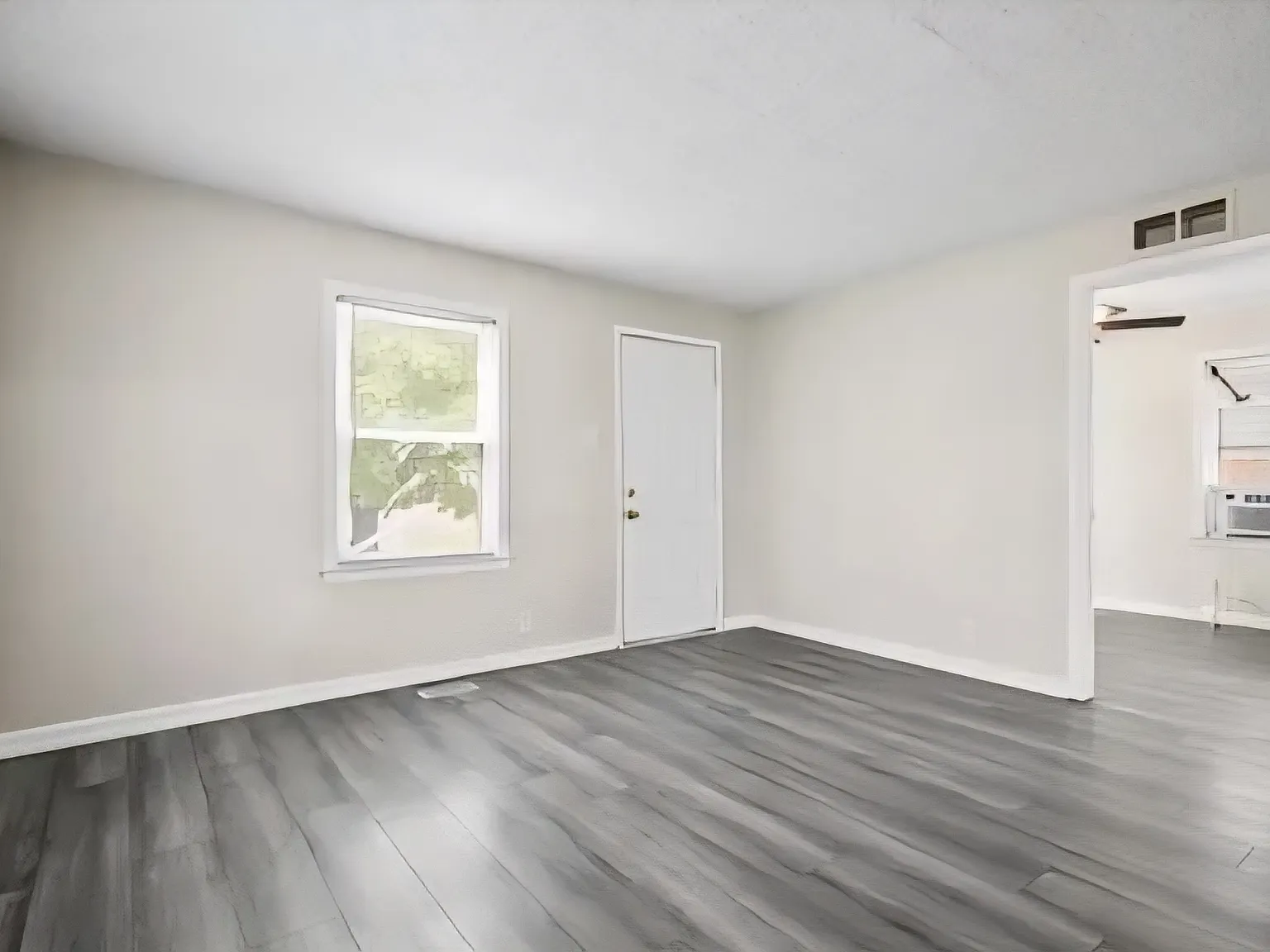 2 bed, 724 sqft, $1,350 — Photo 4