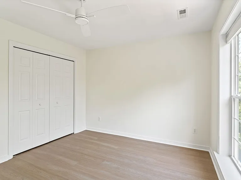 4990 Lake Tree Ln — Photo 44
