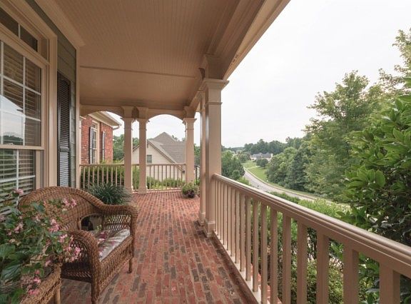 2nd image of 611 Richmond Pl