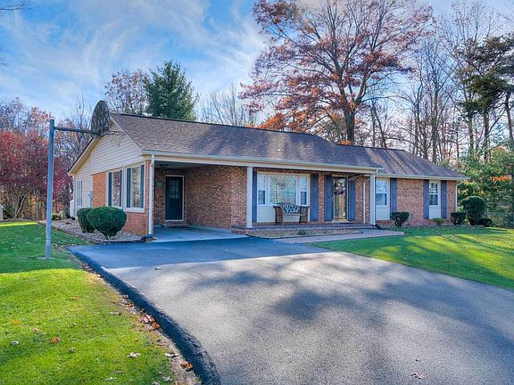 3rd image of 403 Grandview Dr