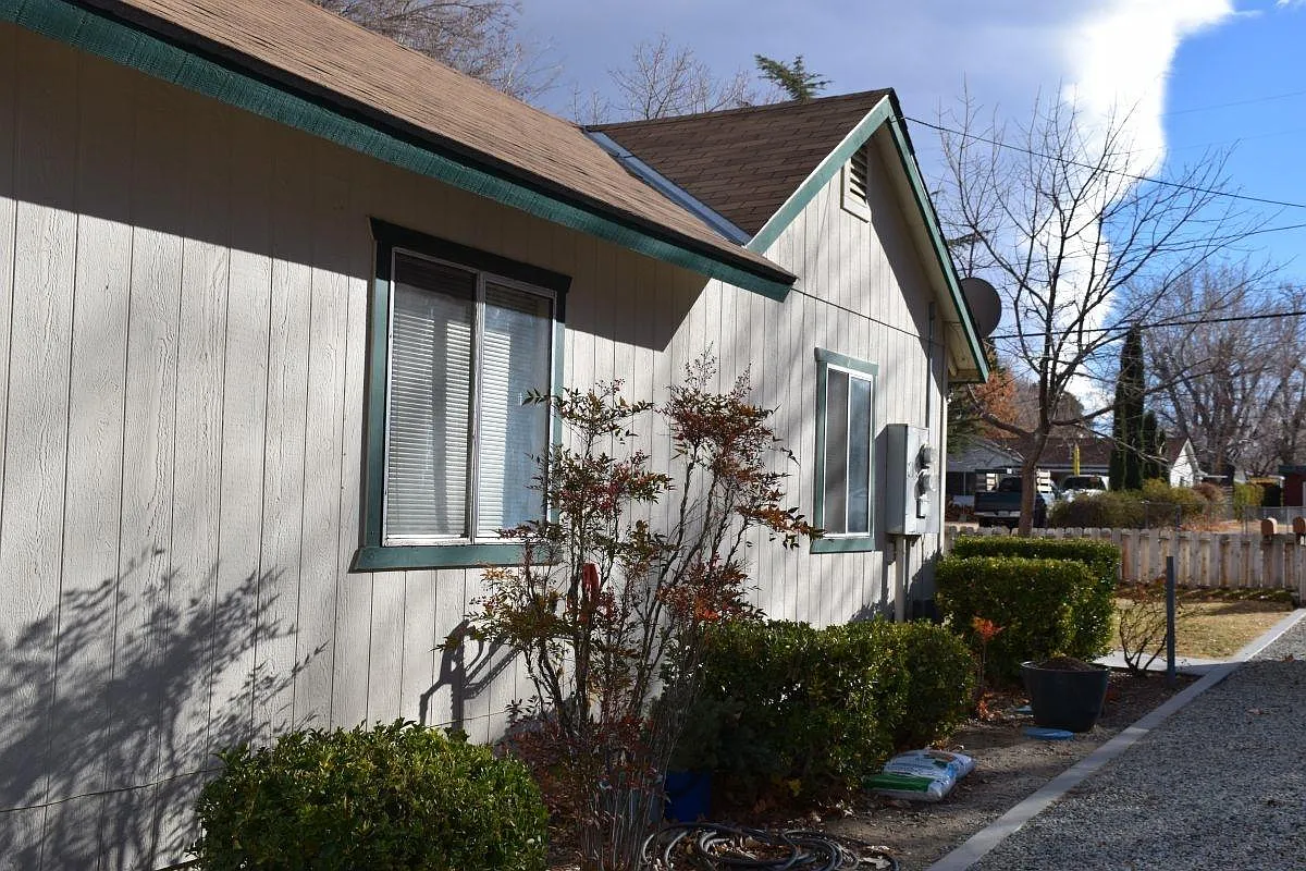 451 W Crocker Avenue — Photo 2