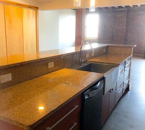 4th image of 2615 Washington Blvd #412