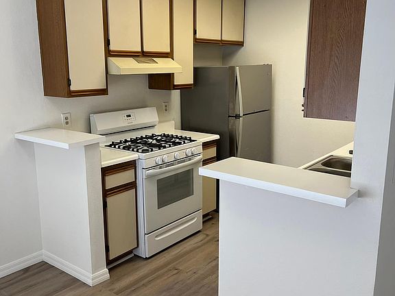4th image of 11155 Aqua Vista St #205