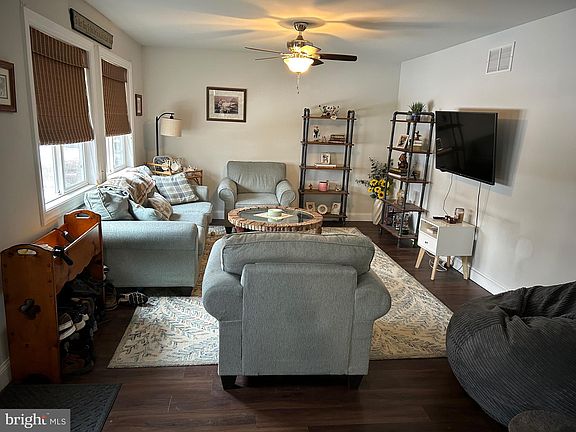 4th image of 6 Holly Ave