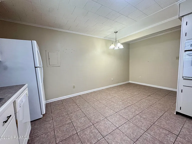 100 Charolais St #B — Photo 8