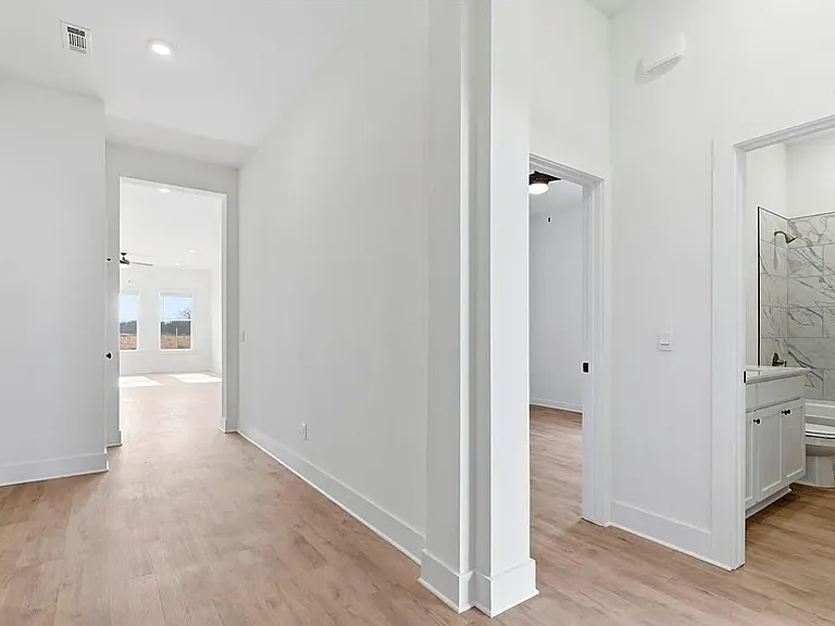 2311 Longfellow Dr — Photo 29