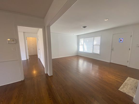 4th image of 3848 Weyburn Dr
