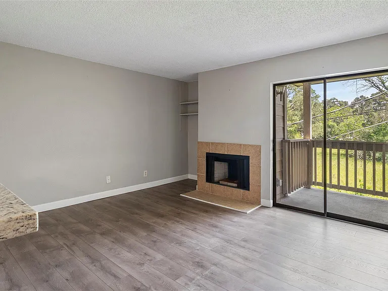 2501 Gulf Fwy — Photo 3